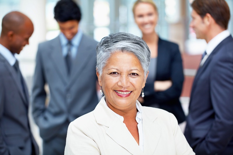 Woman at the head of a meeting about content marketing.