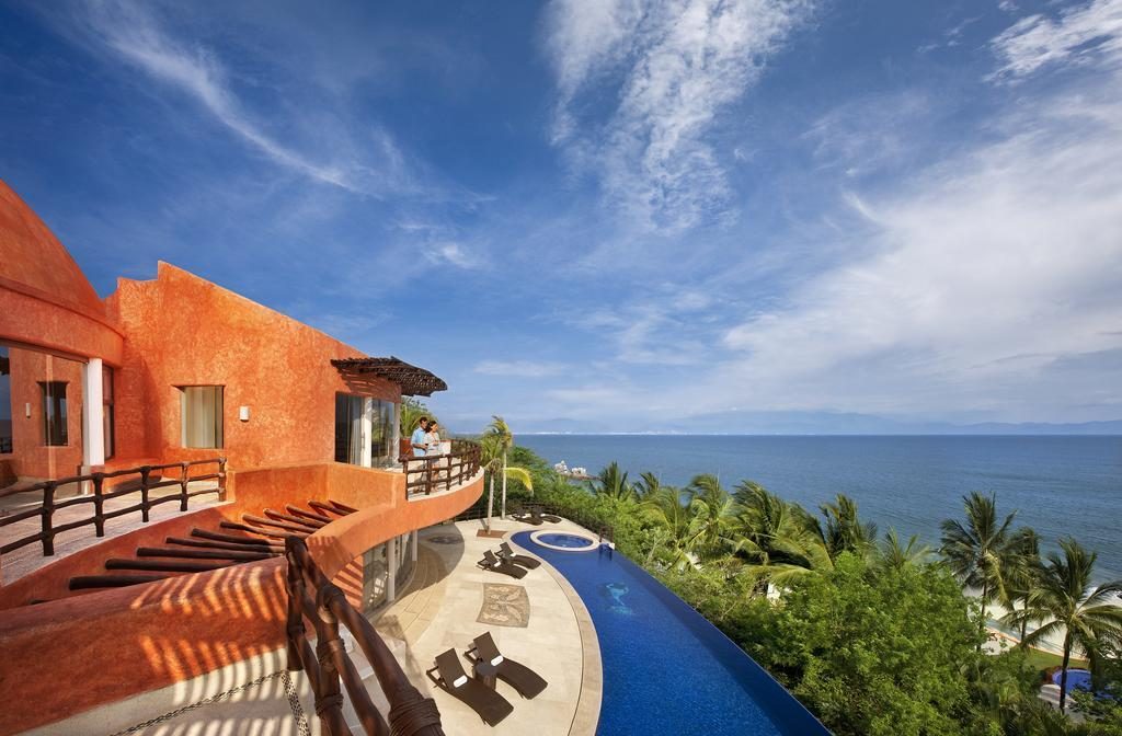 View of resort, beach and ocean at Mariposa, Punta Mita, Mexico.