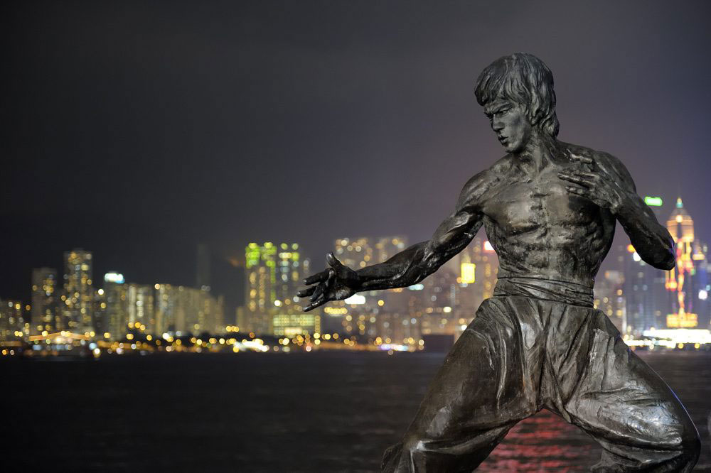 bruce lee staue
