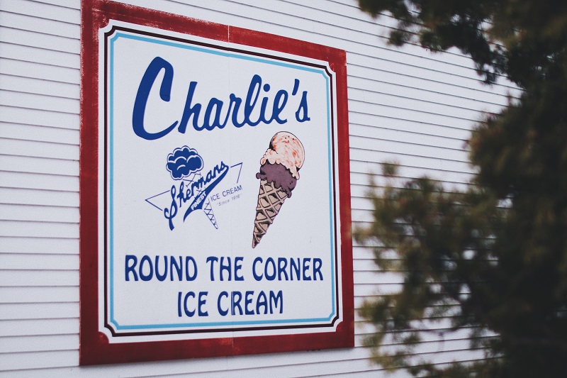 An ice cream sign on a building.