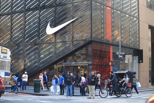Ein Gebäude von Nike, ein Beispiel für erfolgreiche Marken.